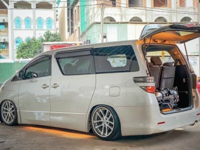 Cambodia Toyota Alphard20 Airbag suspension is luxurious and stylish