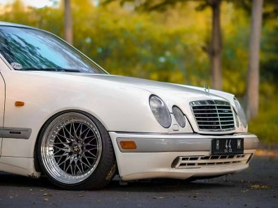 Pinnacle of Performance: Unleashing the Potential of the Mercedes-Benz E55 W210 with Enhanced Airbag Systems