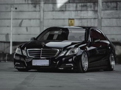 Customizing the Mercedes-Benz EW212 Airbags Suspension Modifications