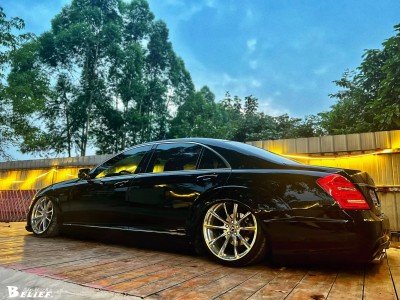 The Mercedes-Benz S-Class W221  Airbags Modifications